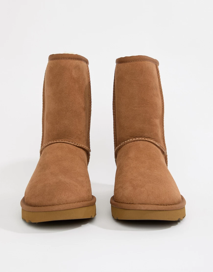 UGG – Classic Short II – Stiefel in Kastanie-Braun