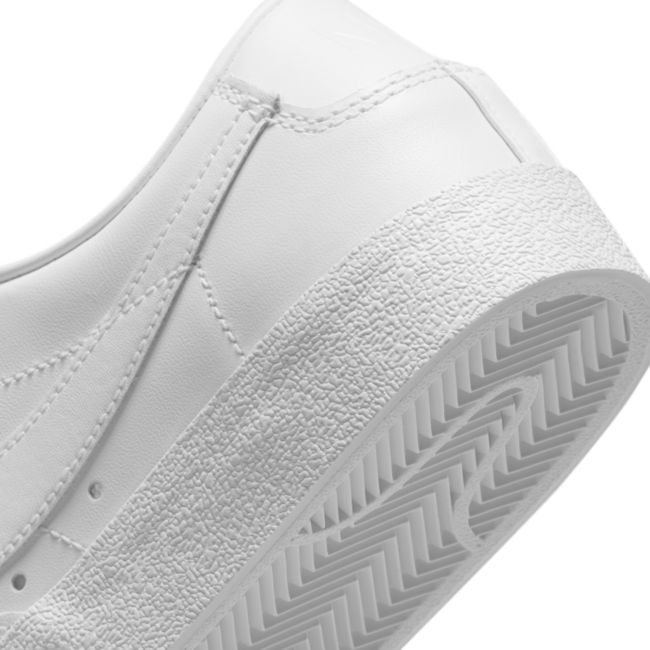 Nike Blazer Low '77 Damenschuh - Weiß