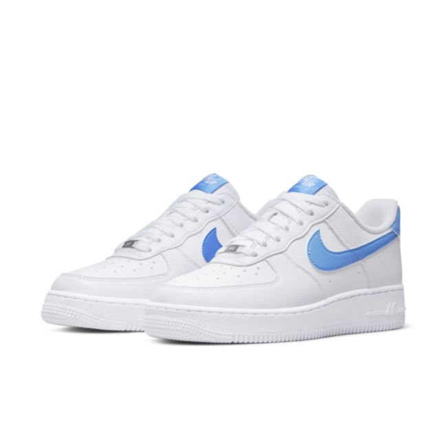 Nike Air Force 1 '07 SE Suede Damenschuh - Weiß